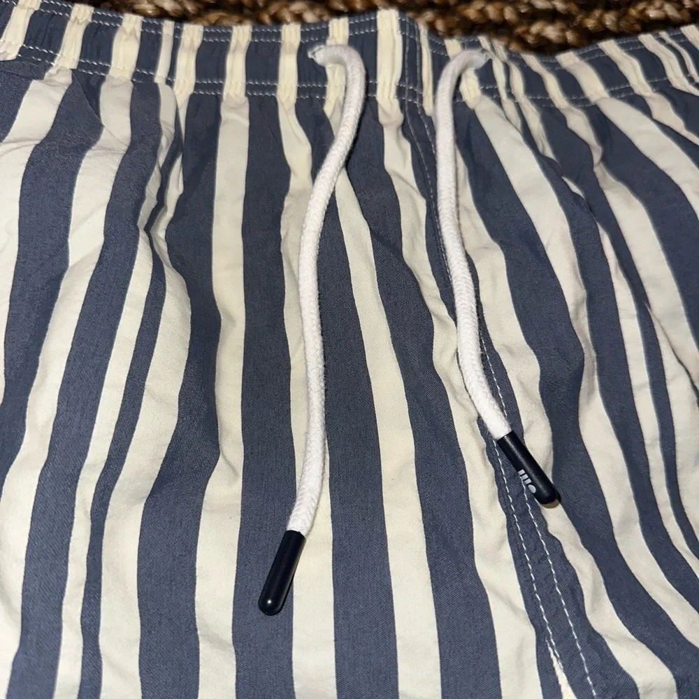 SOLID & STRIPED 7” Hybrid Swim Shorts  Blue (M6)